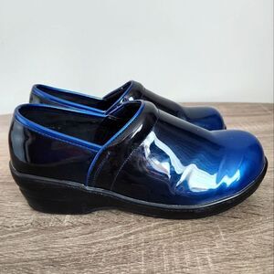 Spring  Step WOMEN'S shoes size M Blue color patent leather good condition.
